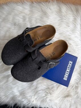 Birkenstock Boston Clog in Dark Gray Felt